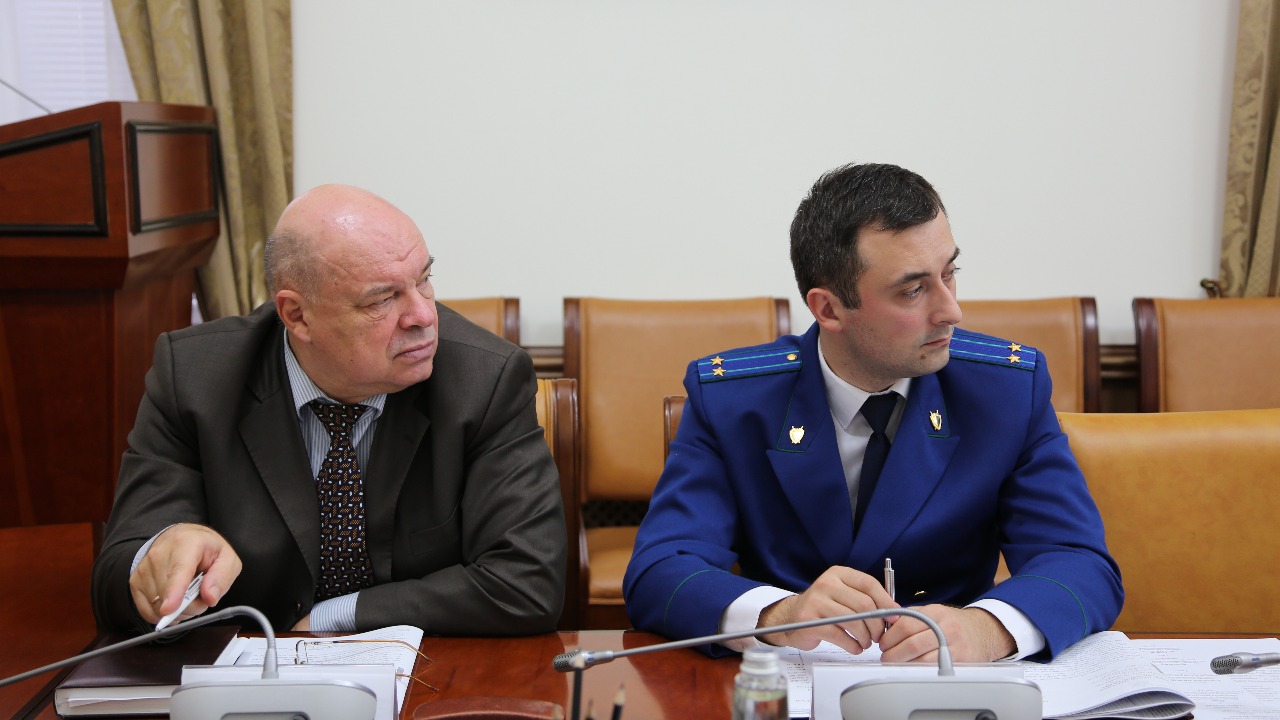 Обсуждены вопросы по улучшению ситуации в сфере топливно-энергетического комплекса Дагестана